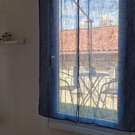 Апартаменты Au Coeur Du Panier Avec Terrasse 2 A 4 Personnes Climatisation Марсель Экстерьер фото